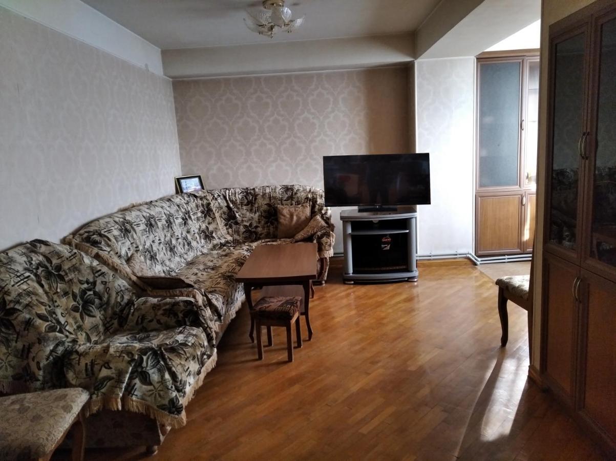3 Room Apartment In Small Center Of Ereván Exterior foto
