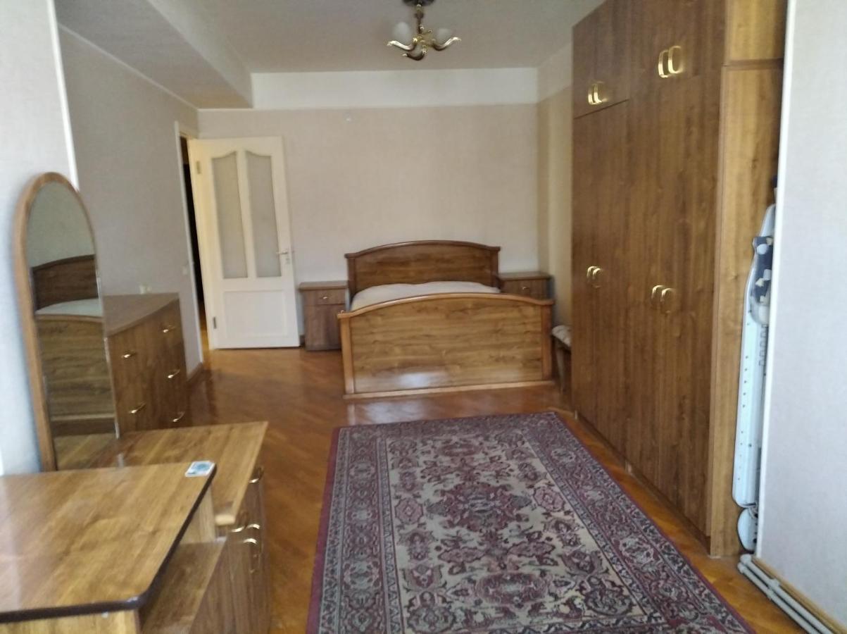 3 Room Apartment In Small Center Of Ereván Exterior foto