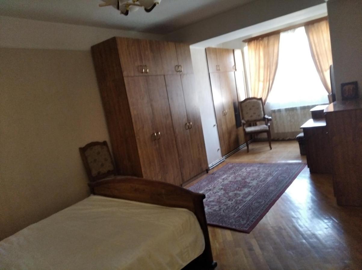 3 Room Apartment In Small Center Of Ereván Exterior foto