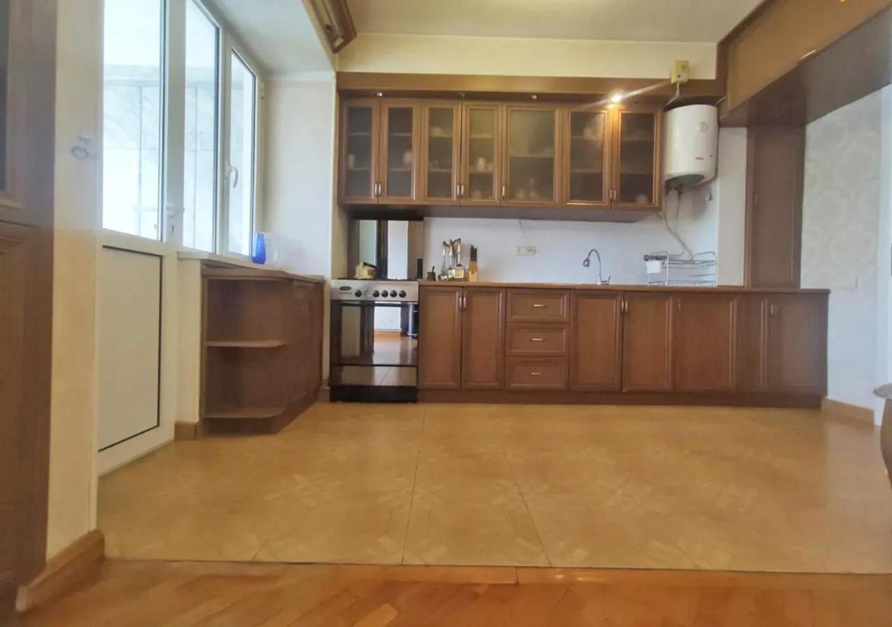 3 Room Apartment In Small Center Of Ereván Exterior foto