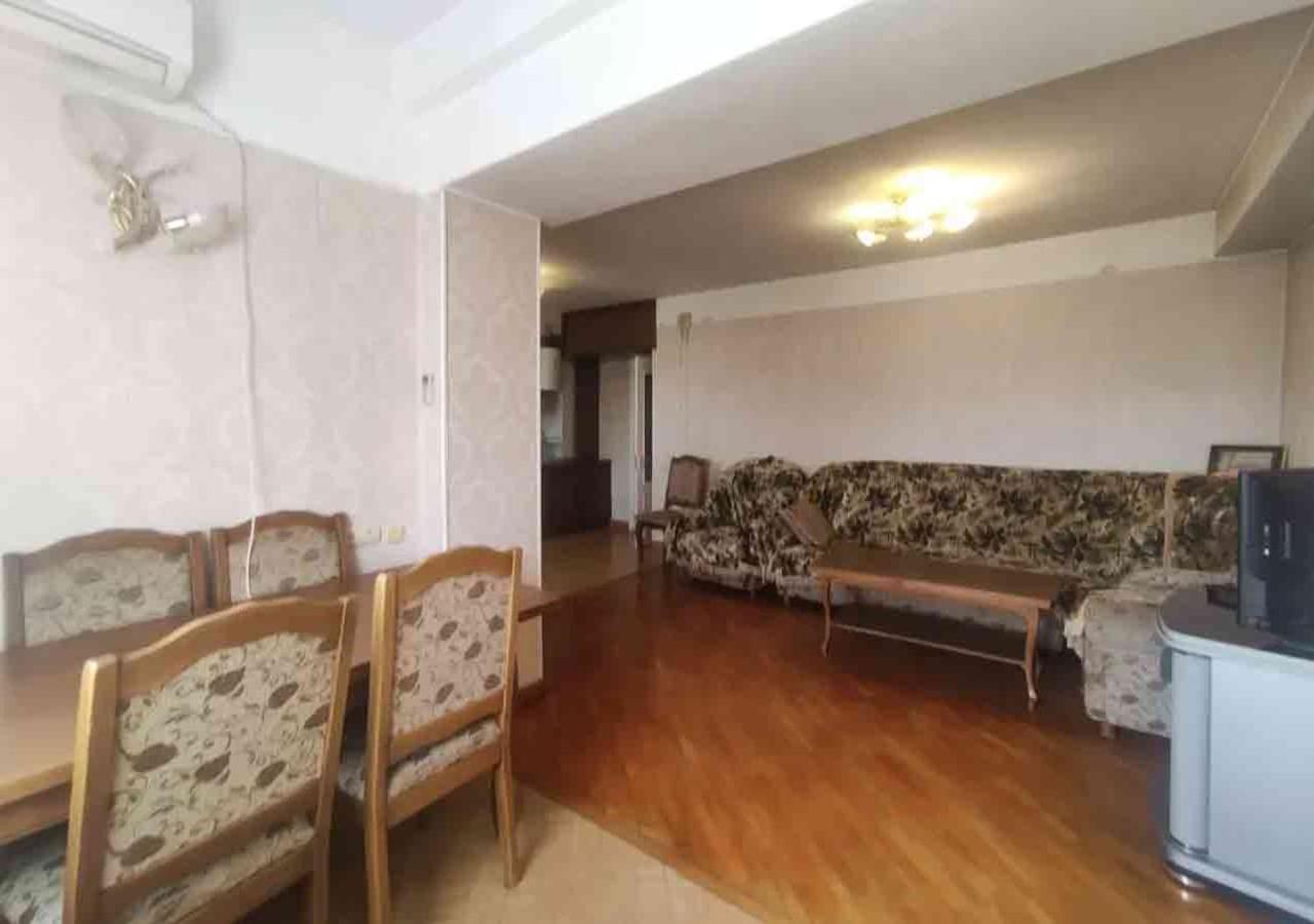 3 Room Apartment In Small Center Of Ereván Exterior foto